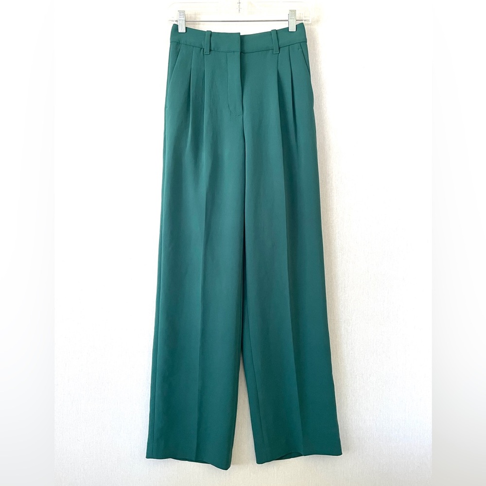 Aritzia The Effortless Pant Crepette in Suave Green Size 0